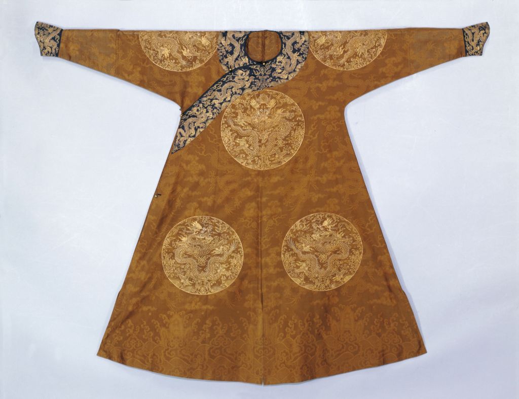 香色云龙直径纱平金团龙单袍